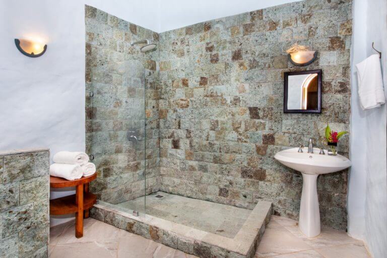 MA 01 - brisas gameroom bath 1