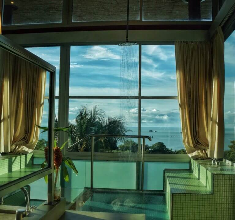 MA 05 - 09 Casa Fantastica Upper Level Master Bathroom