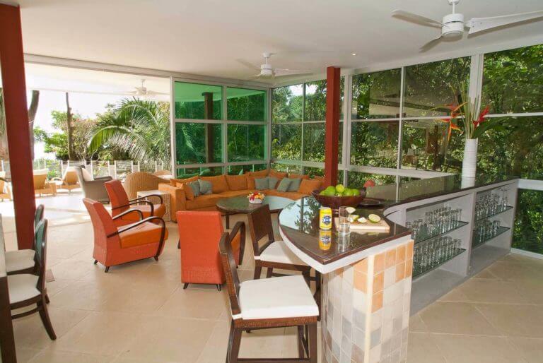 MA 05 - 47 Casa Fantastica Bar Living Room